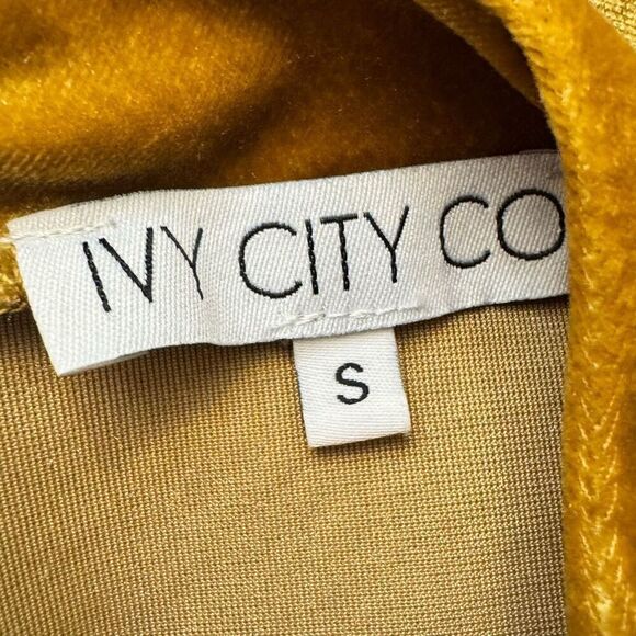 IVY CITY La La Lady Gold Velvet Holiday Midi Dress Long Sleeve Size Small - Picture 3 of 5